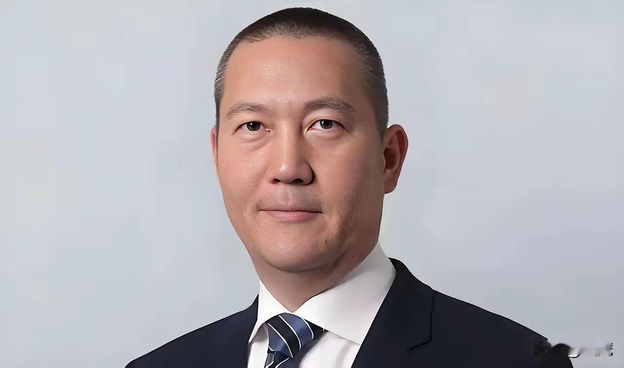 蒋友松这号人物最近还挺引人关注。身为蒋介石曾孙,有着瑞典国籍的他,频繁往返于澳门