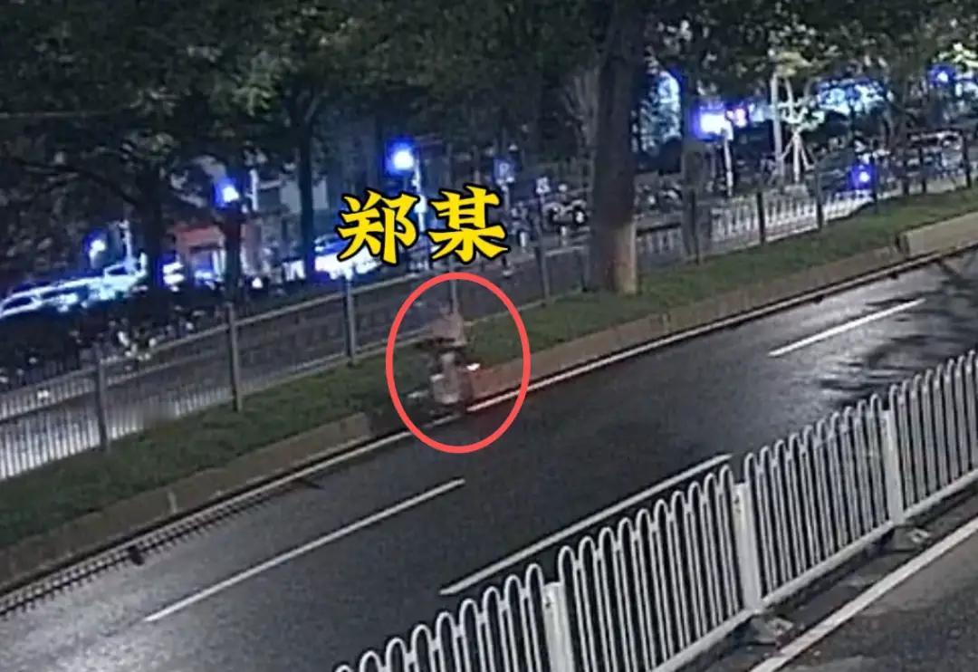 “全责”两个字，是他留在人间的最后一声刹车——一个违法骑电动车的男人，给所有赶时