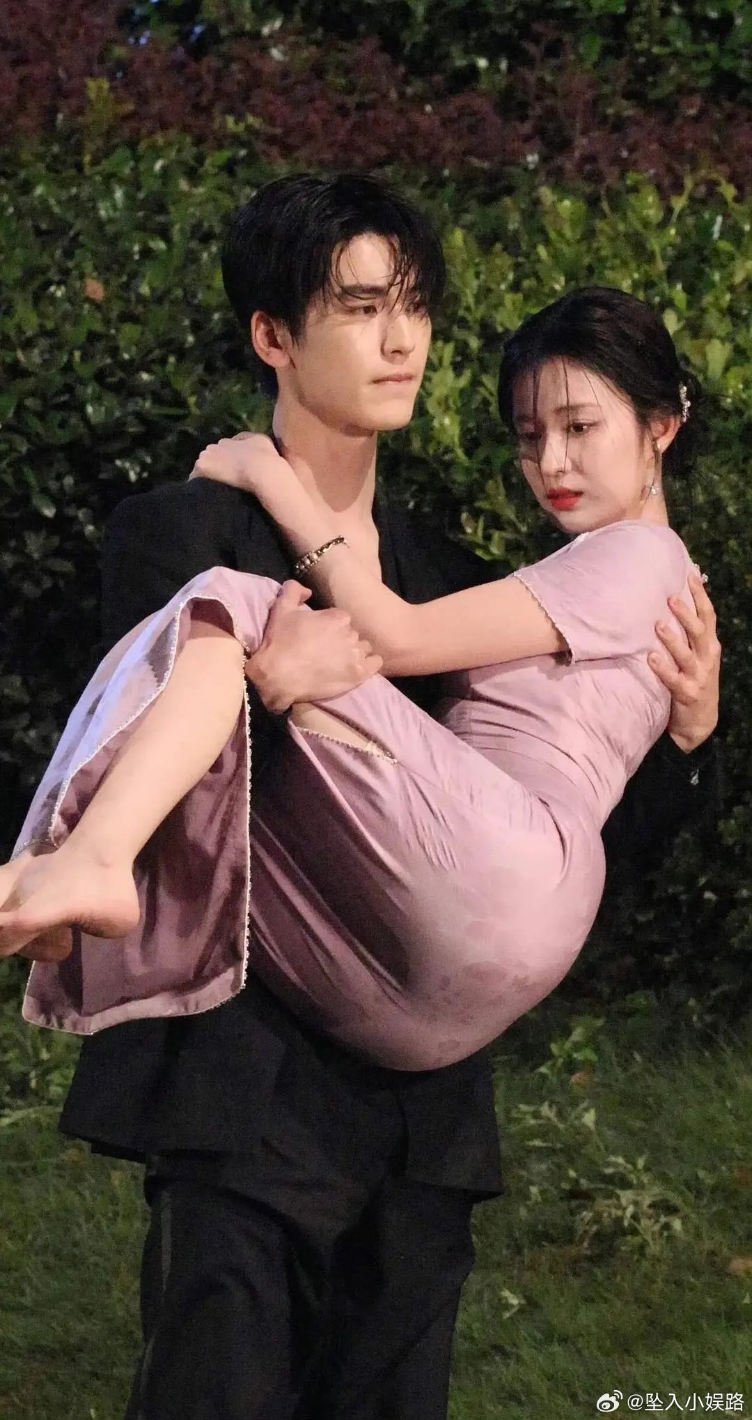 有网友说王楚然只能靠身材营业了