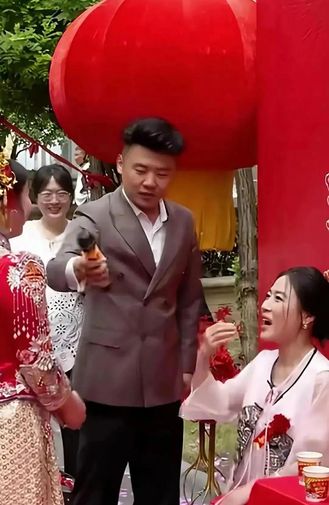 看到丈母娘，瞬间新娘不香了​