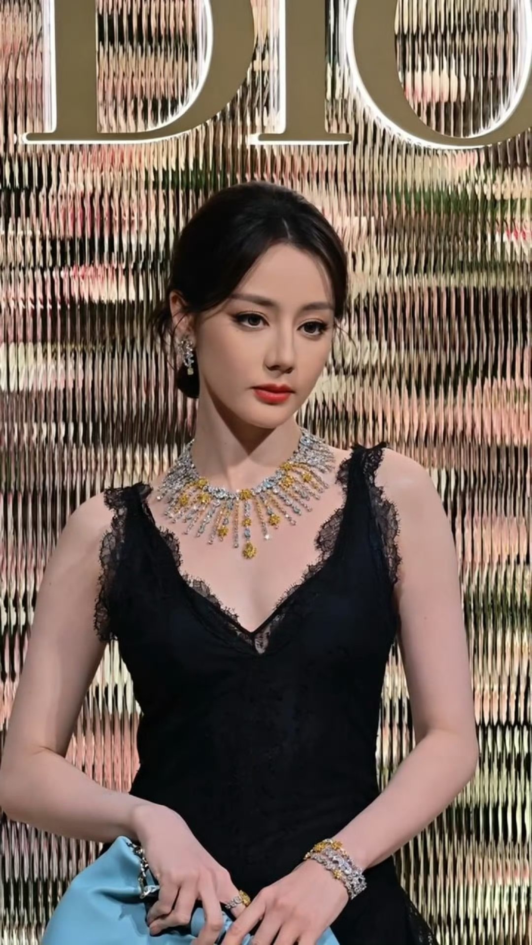 迪丽热巴live生图，高珠配美人