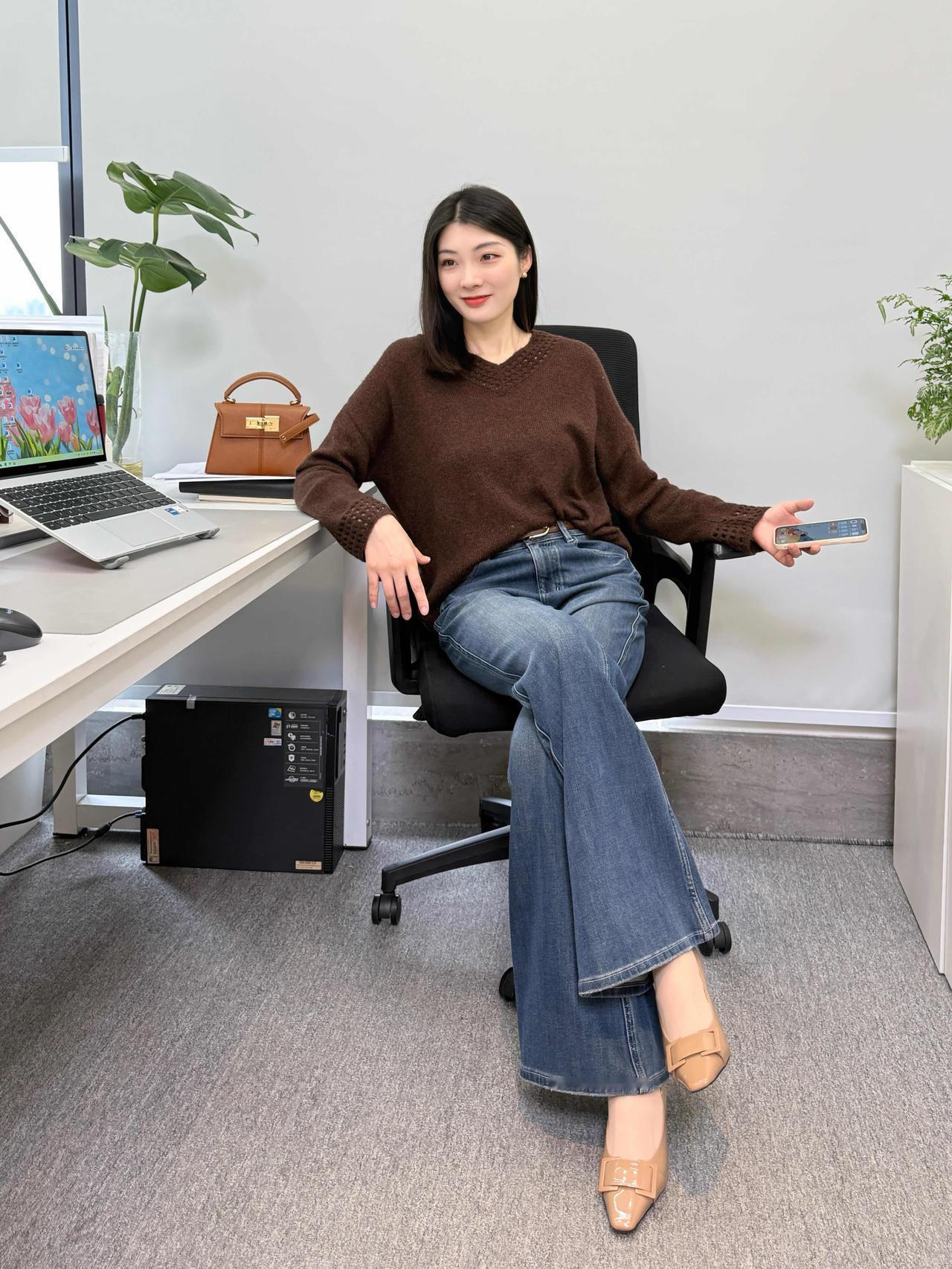 领导的穿搭｜简简单单就很显气质～||实名羡慕这一米八大长腿～（大家平安夜快乐?