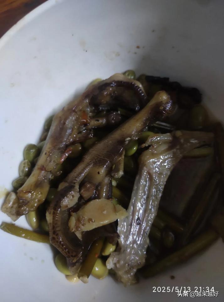 有谁会和我一样，晚饭一般不吃。等9点多钟下班回来后，有剩菜就吃点剩菜，没剩菜就洗