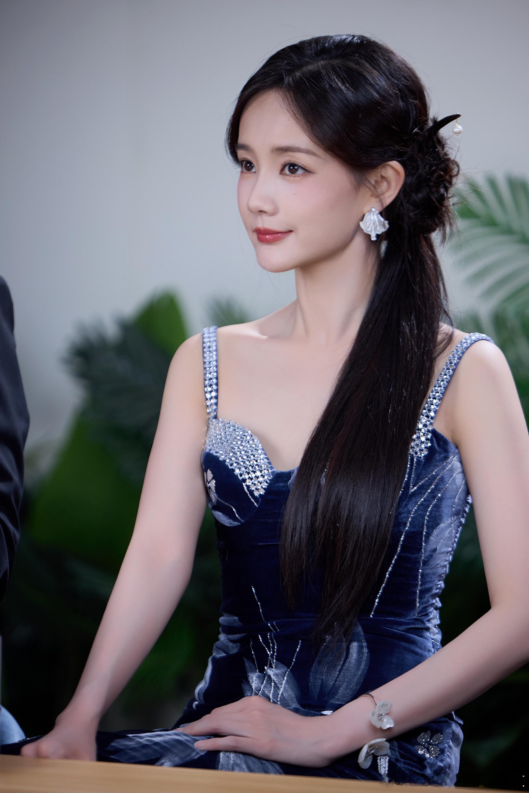 像一尾美丽的鱼🐟儿~李一桐