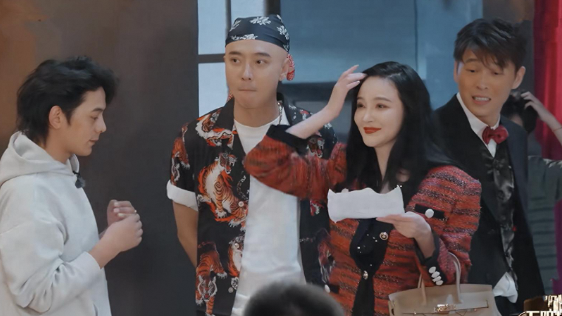 演综里，争抢角色的刘雨欣与刘奕畅为何境遇不同？