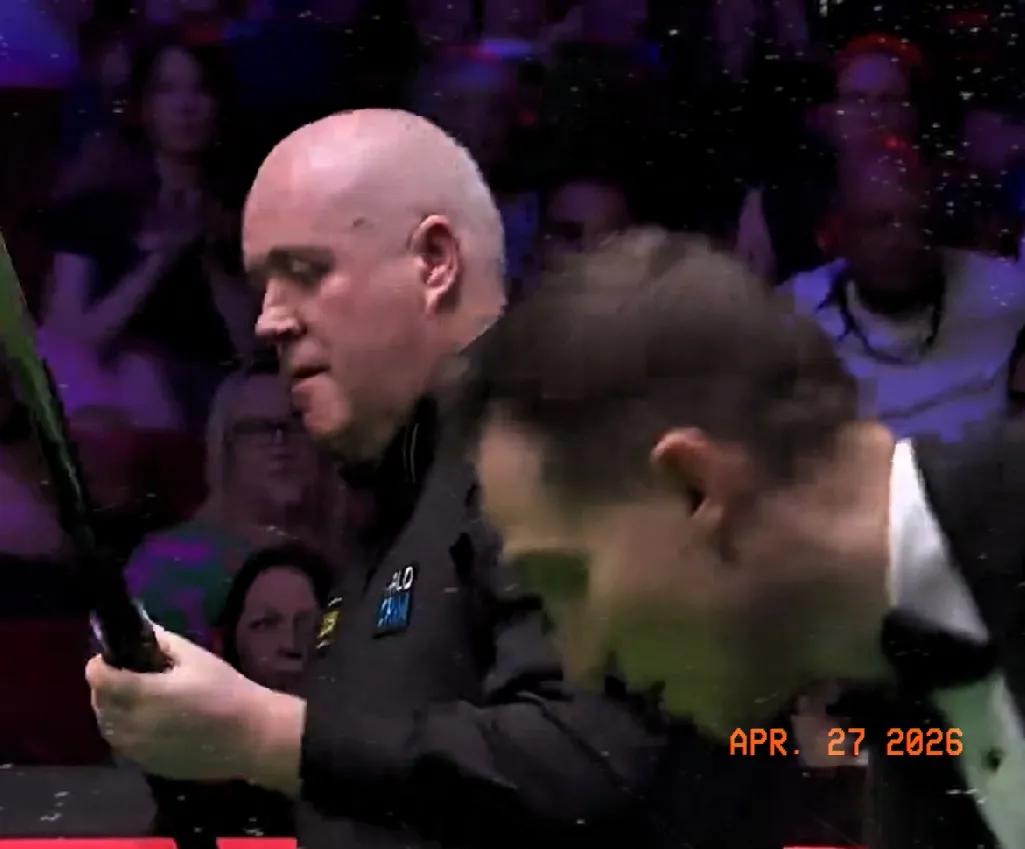 快讯:希金斯10-9，比分反超火箭奥沙利文。希金斯第三阶段第19局，轰出单杆