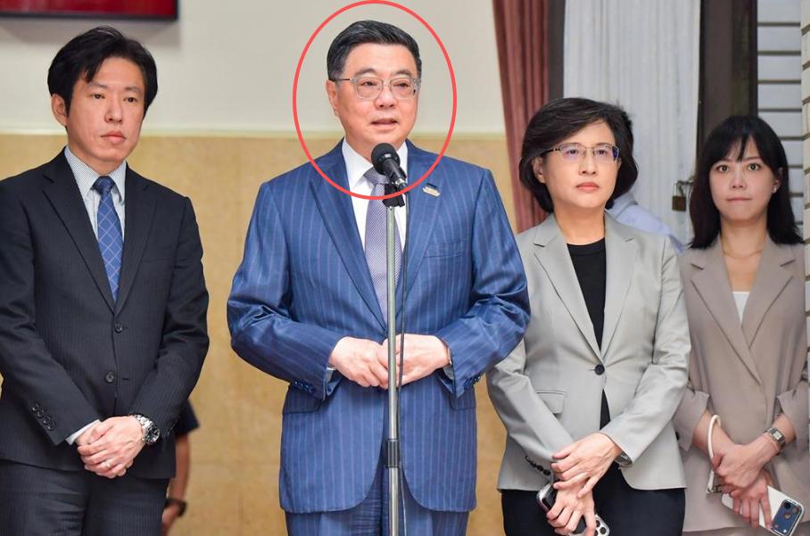 就在刚刚，台“行政院长”卓荣泰发表声明，10月6日，针对FBI称，逮捕一
