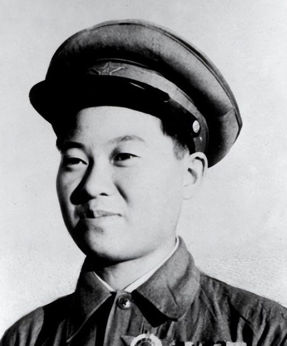 1950年，一战士下身血流不止，医生要为他脱掉裤子检查伤口时，他却突然死死抓住医