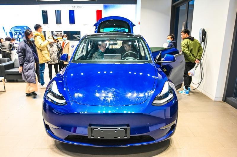 炸了！特斯拉加拿大直接腰斩降价！Model3不到20万，比中国还便宜3.7万