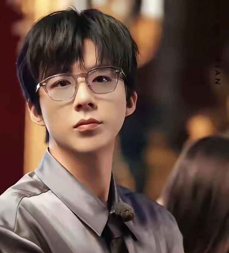 刘宇宁曾表示，自己算是把娱乐圈看明白了，所以之后绝不会再和任何公司签约。早在20