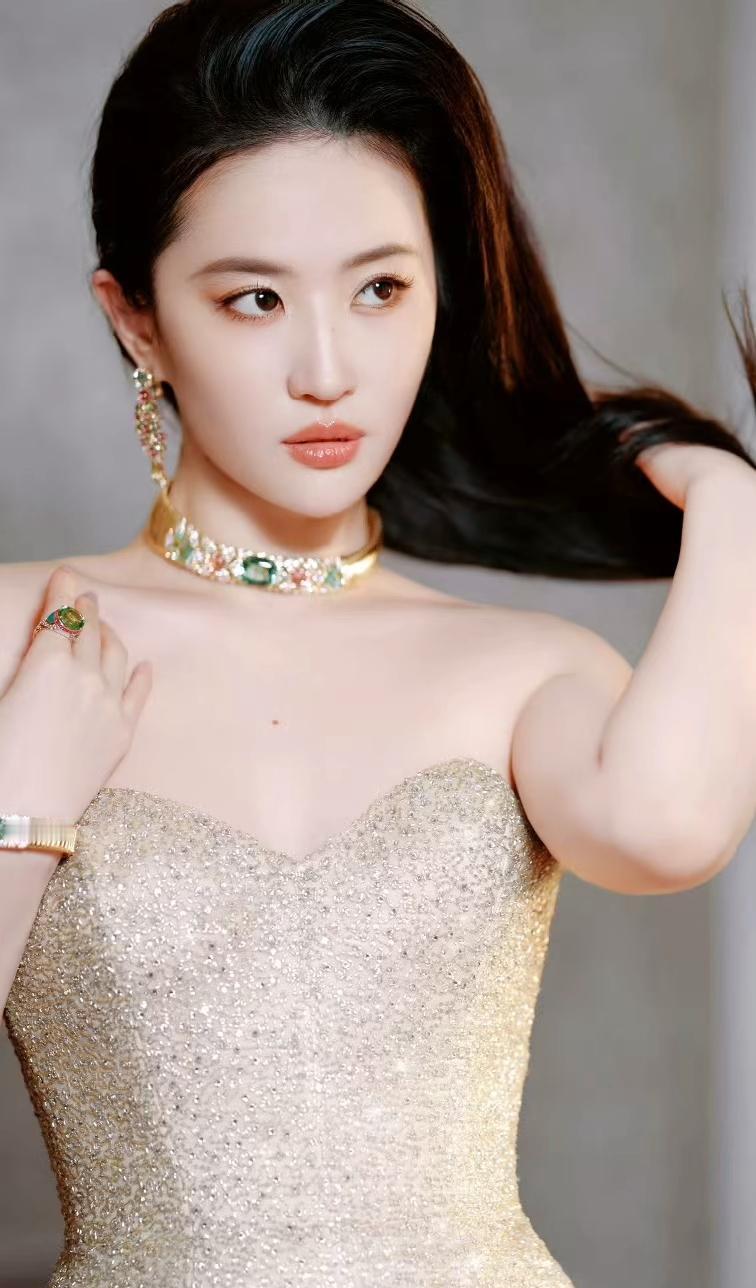 神仙姐姐刘亦菲为什么长的这么美啊？我们太喜欢😻神仙姐姐刘亦菲了！
