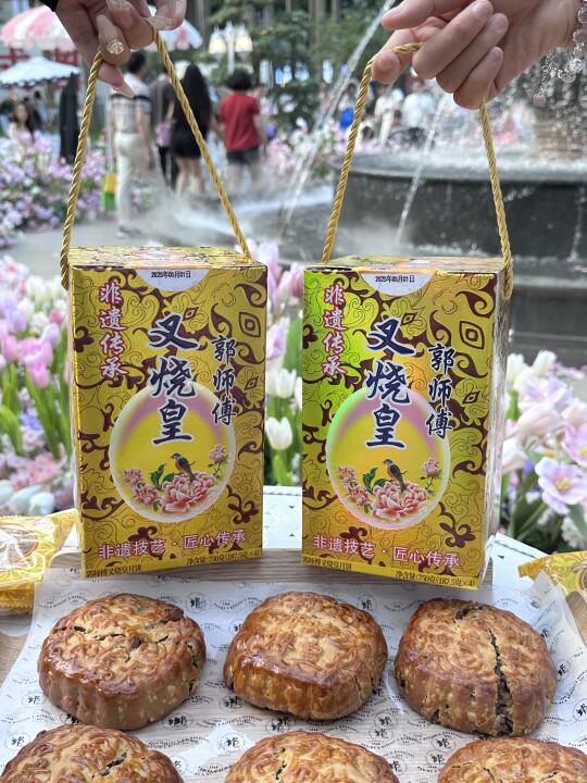 华贸郭师傅惊现排队🆓领月饼？？？