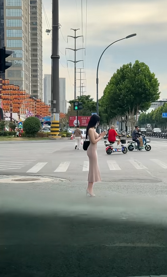 平常穿这样不知道她做什么工作