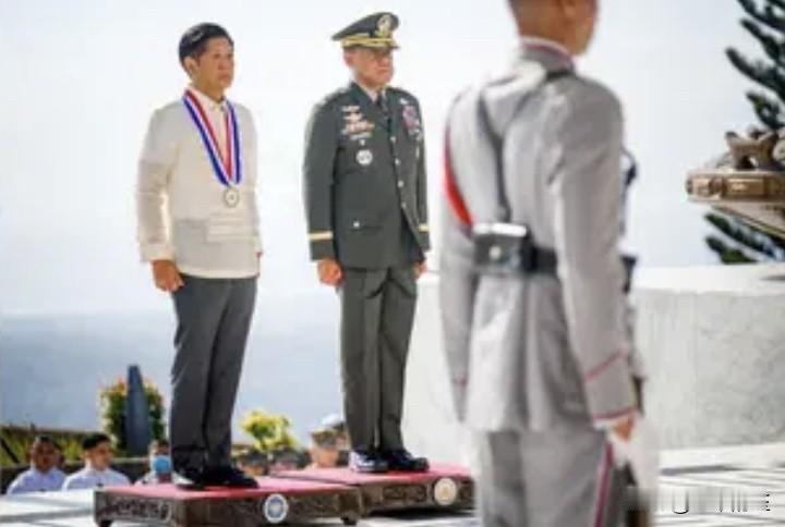 菲律宾武装部队于周二明确表示，不会卷入政治争端。这一事件发生在的，参议员伊梅