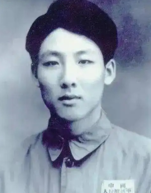 1950年元宵节，哈工大预科班学生孙家栋准备回家时，突然发现食堂有红烧肉，一时嘴