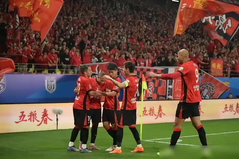 今年春天最想实现的心愿蓉城战胜重庆铜梁龙全取三分，实现联赛开局三连胜！