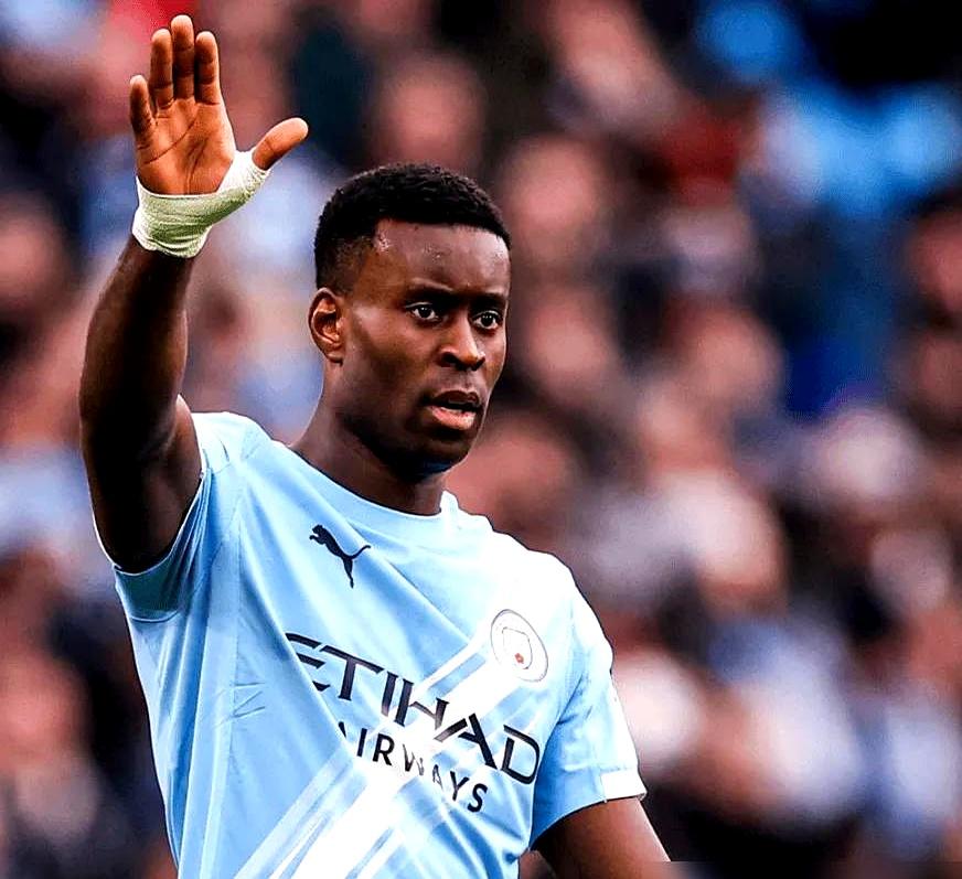 同样是戴过水晶宫袖标的队长，范志毅和格伊的命完全不同。25年前利物浦想签