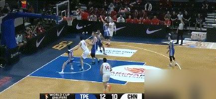 221cm的余嘉豪只打了12分钟，对面中锋砍下19+11，郭士强教练，这内线优势