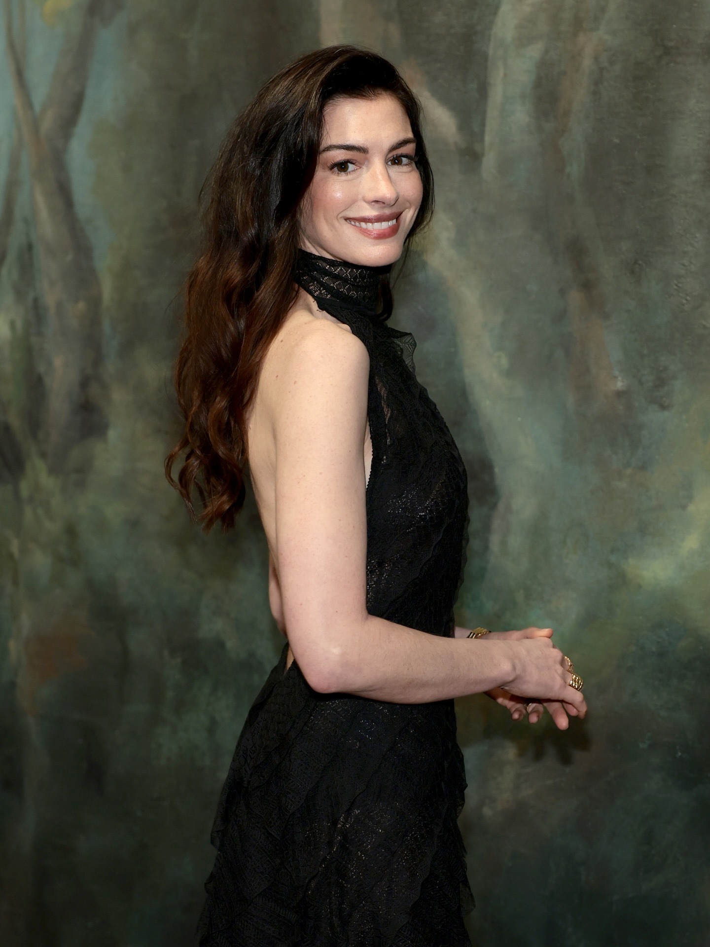 AnneHathaway出席RalphLauren2026秋季大秀，美的