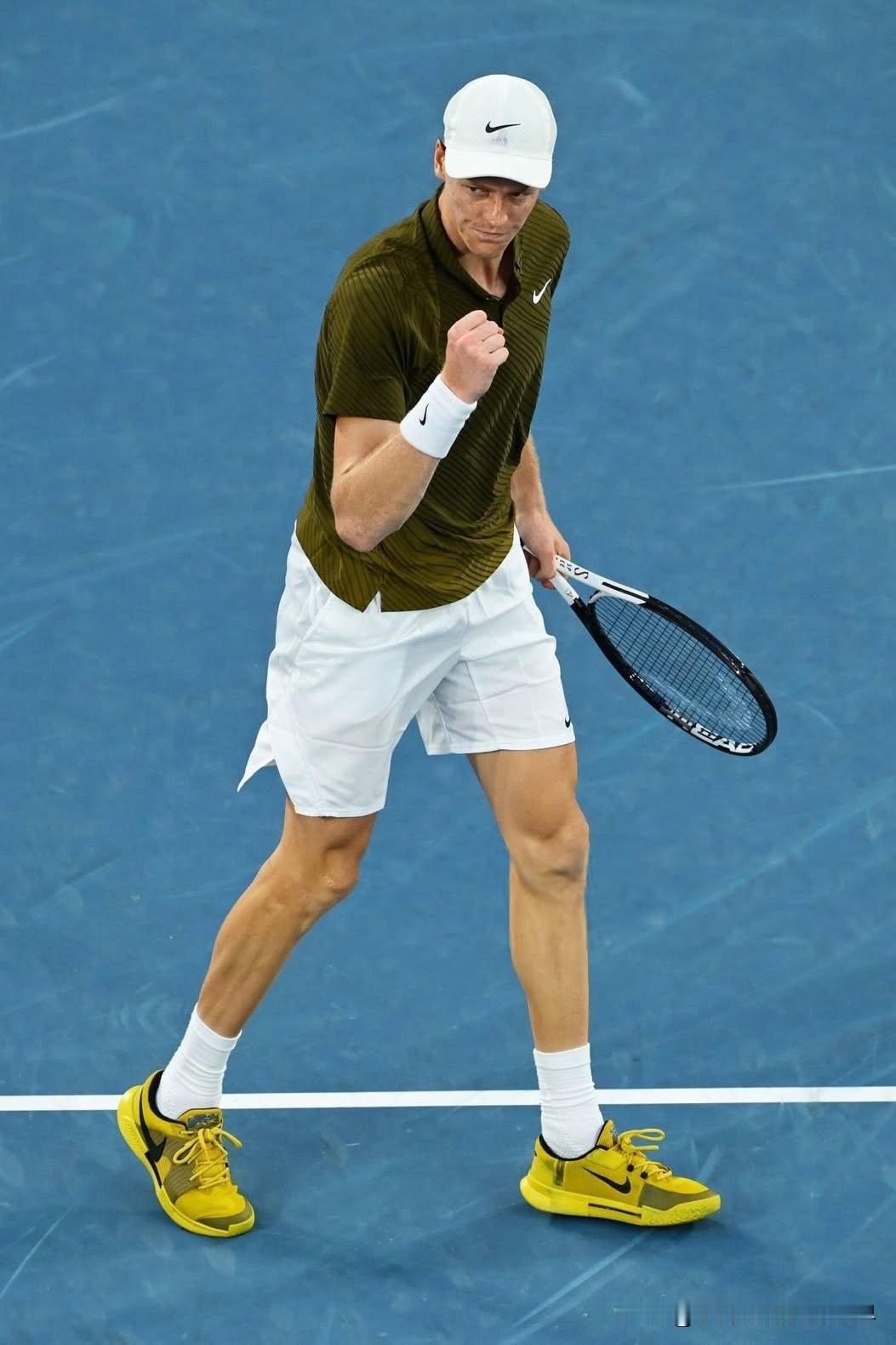 卫冕冠军名副其实，辛纳摆脱了抽筋的困扰简直就是另一个维度的球手！他以6:1/6: