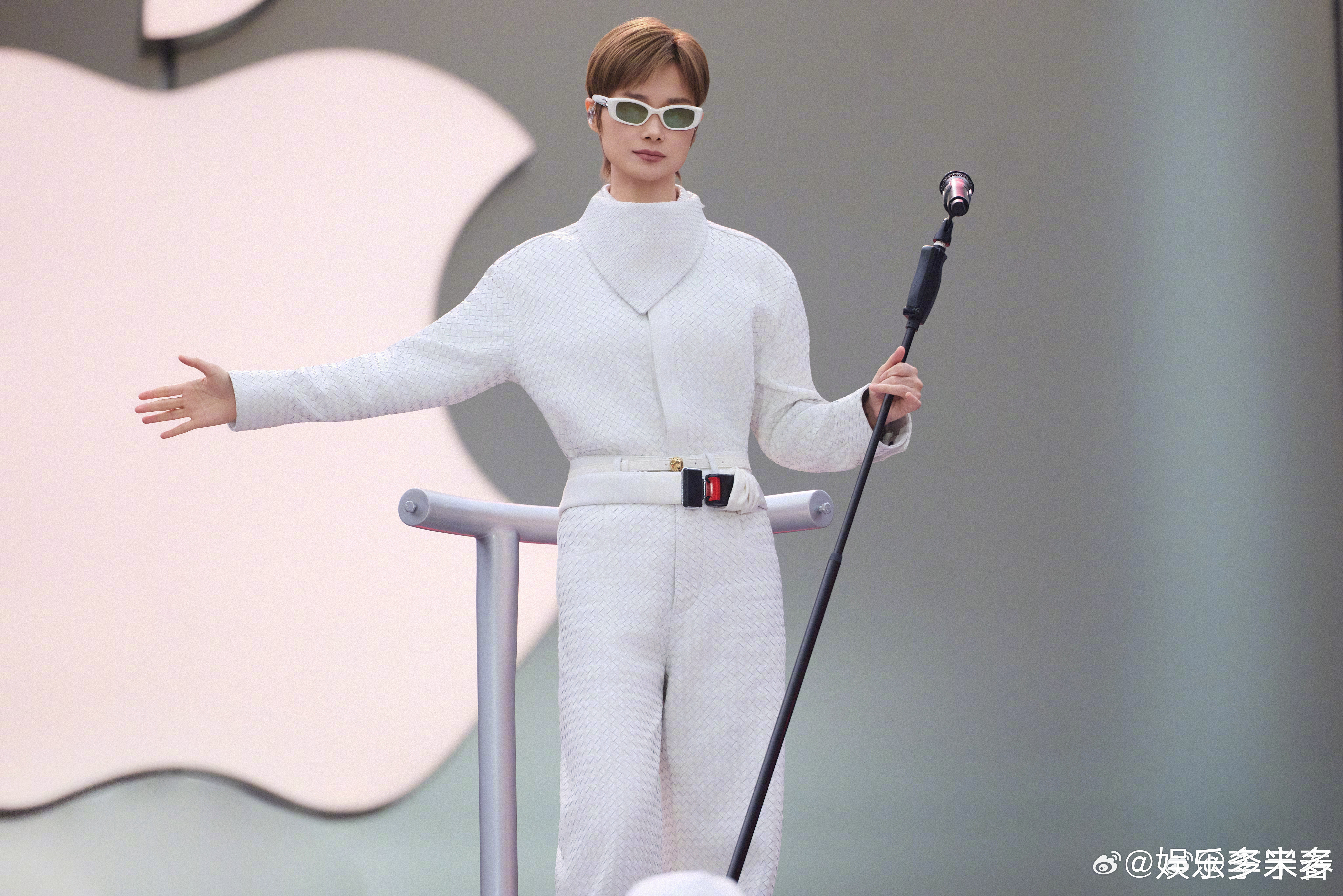 库克感谢艺术家李宇春太牛了！李宇春将蜀绣等非遗与音乐完美融合🎵，库克都被圈粉