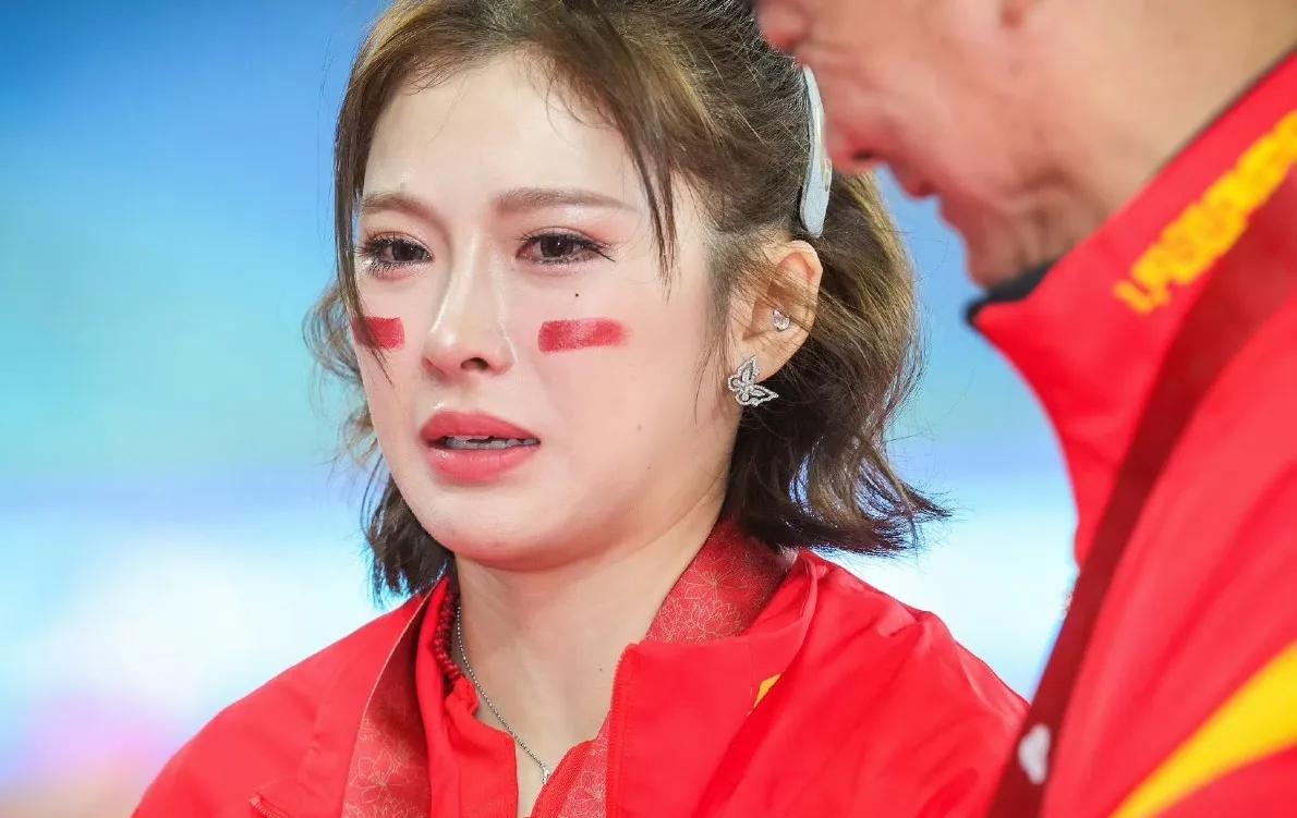 吴艳妮本以为第一名是她的囊中之物，没想到被黑马刘景扬超越了。吴艳妮拿到第一名