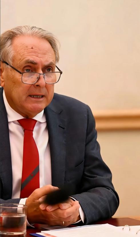 中方出手后，澳部长急了1月1日，澳大利亚贸易部长唐·法雷尔说，对中方的决定很