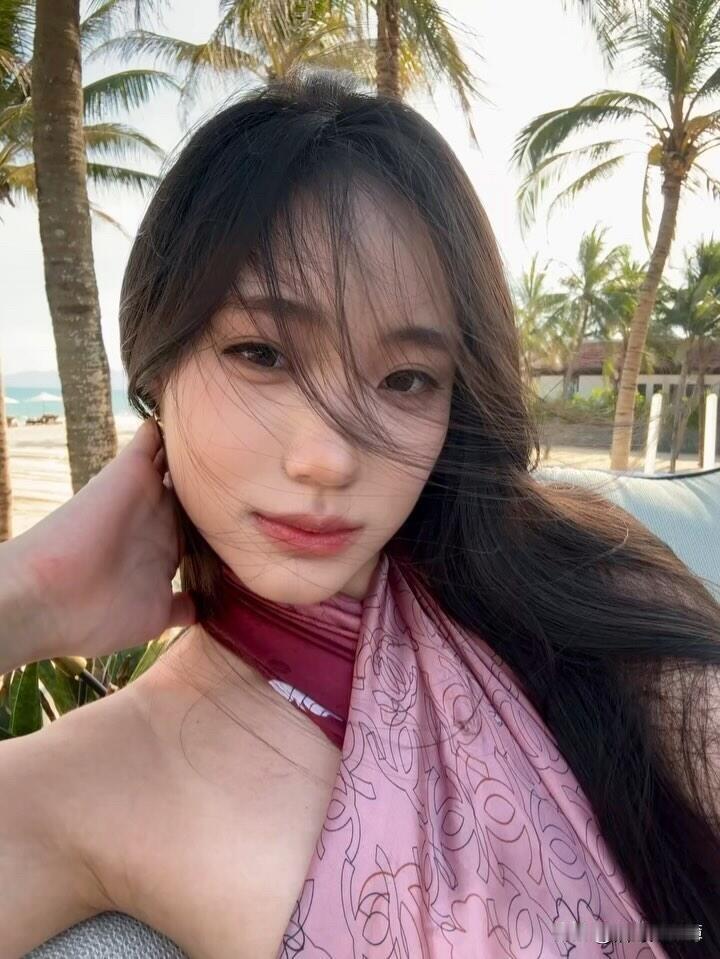 小S的二女儿Lily许绍恩真是女大十八变，现在完全长开了[赞][赞]讲真，我真心