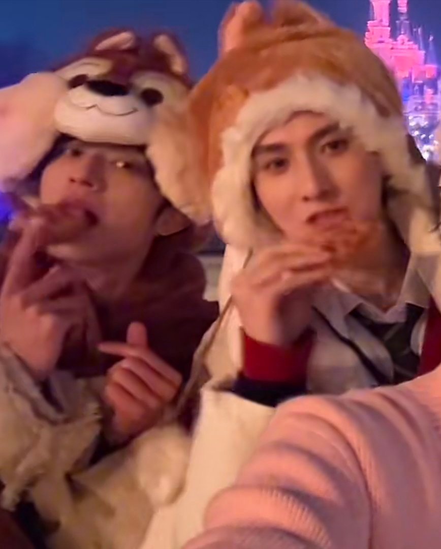 这样两张脸就是应该让他们二搭进组亲嘴啊！