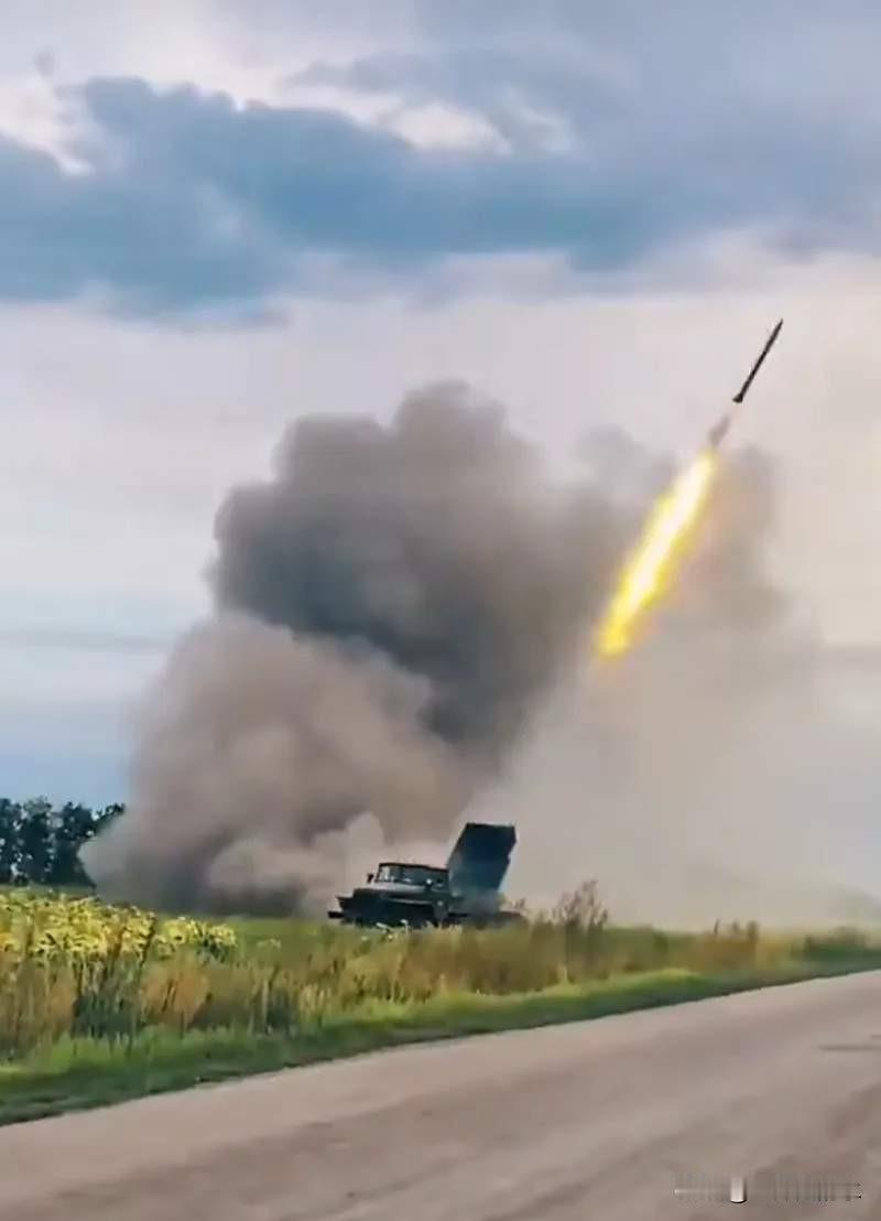 泰柬边界冲突升级，泰国方面越打越勇，拒绝柬方停火呼吁，拒绝第三方调解。柬方开