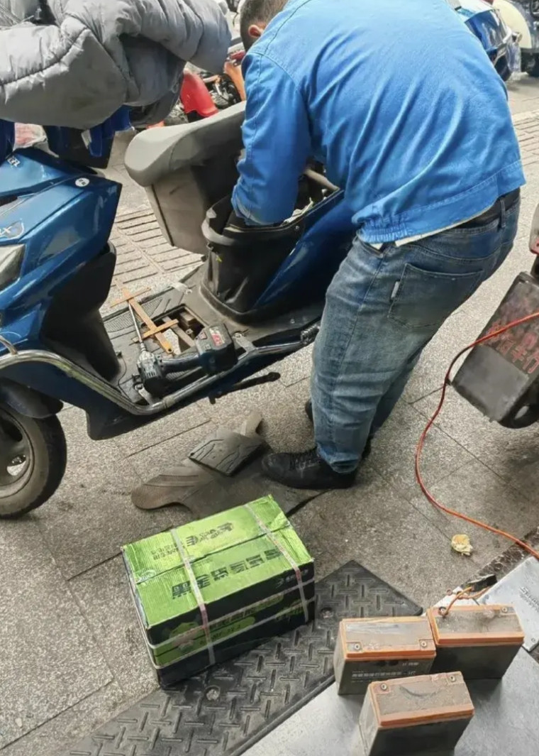 超威和天能铅酸电池越来越渣，以前还能用上两年现在一年都难，他们完成市场垄断平分江