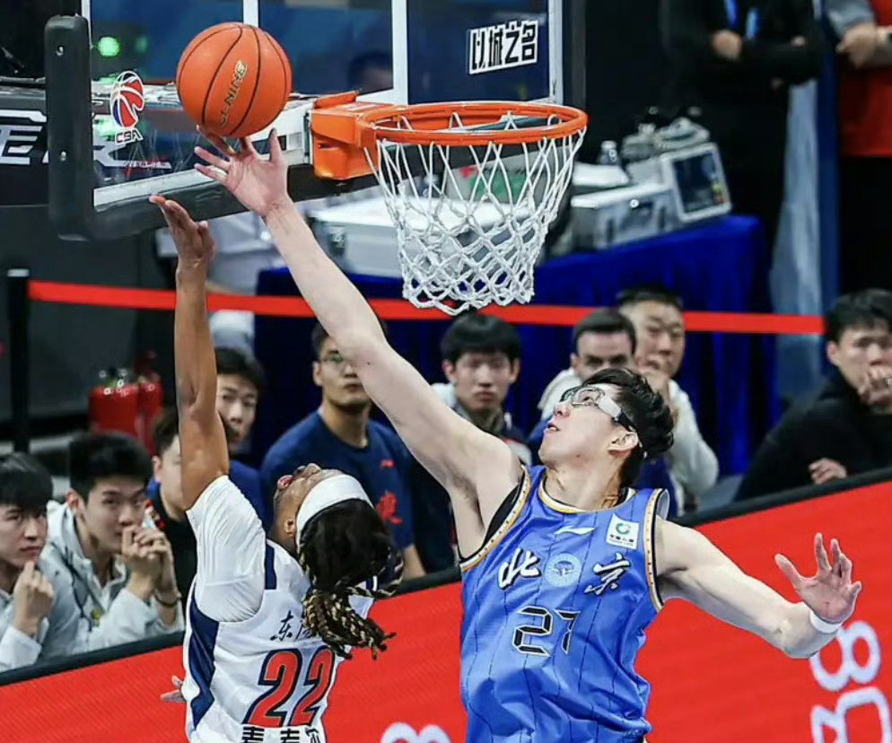 周琦10中4得13分CBA季后赛第二轮第二场比赛，广东东阳光主场102-99惊险