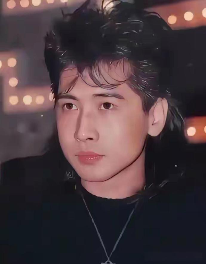 与王祖贤分手后，齐秦消沉过一阵子，之后便娶了小20多岁的内地娇妻，生儿育女。如今