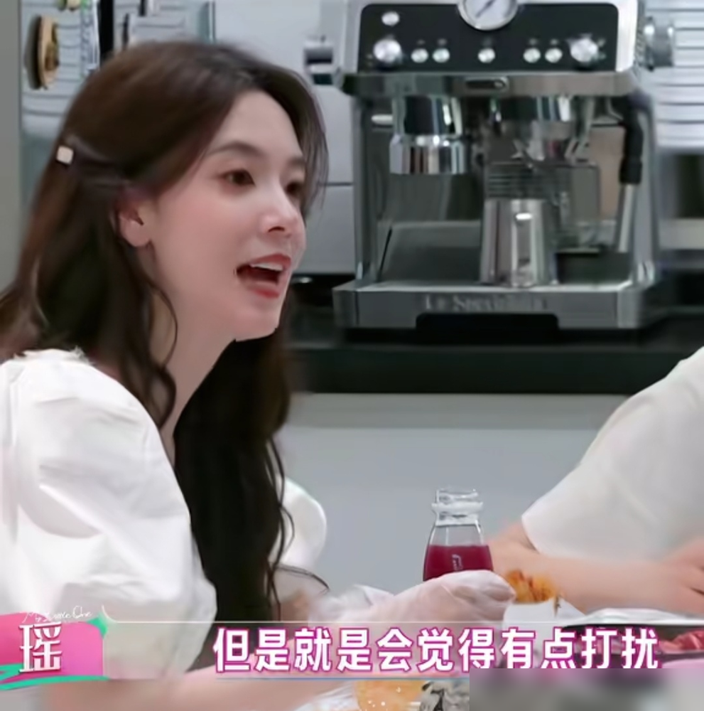 张月见陈瑶第一面，扭头就觉得自己要完蛋。那是2020年《宿命之敌》片场，陈瑶在张月眼里就是太精致了，