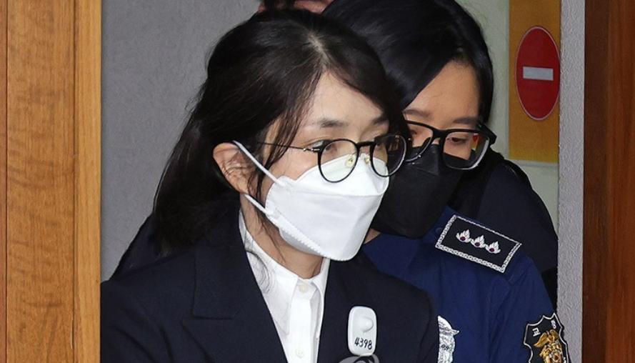 韩国前总统夫人金建希卖官鬻爵案二审改判！当地时间22日，韩国首尔高等法院对金建希
