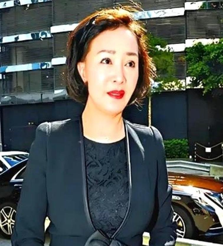 70亿遗产，三个争产的小三，一堆私生子，最后全军覆没，连个钢镚都没捞着吗？你敢信