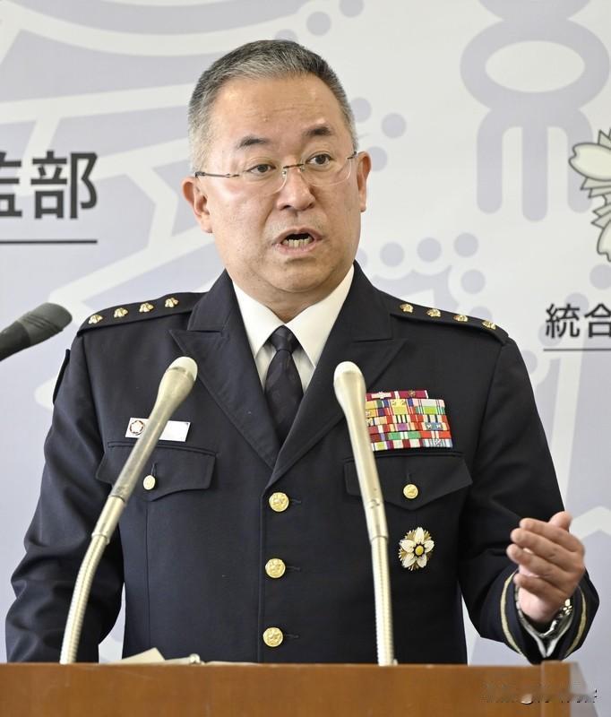 中国邀请10名日本自卫队军官参观中国三处军事基地，其中包括南海某地。据说，中国邀