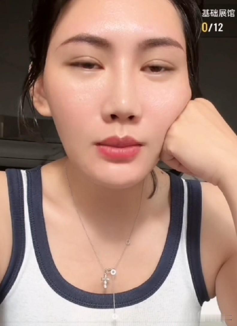葛斯齐已经与女友结婚？葛斯齐女友:来不及了！刚刚，葛斯齐女友直播时说:“小黑