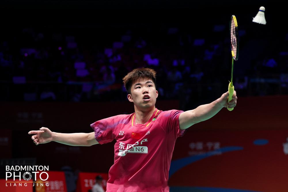2026年汤尤杯国羽汤杯小组第二场对战加拿大队翁泓阳21比15、21比5战胜对