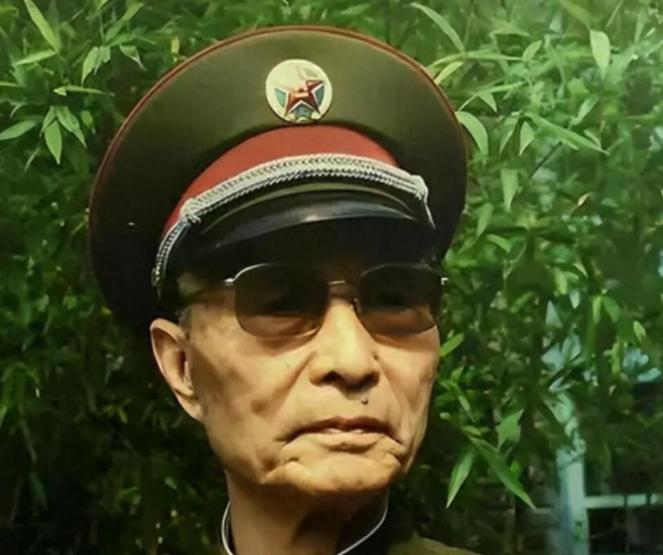 1975年，张爱萍落难，妻子李又兰找到粟裕，希望他能帮忙说情。谁知，粟裕摆了摆手