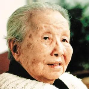 ☁1933年，冰心公开发文讽刺林徽因是个喜欢被男人围绕，有伤风化的女人。林