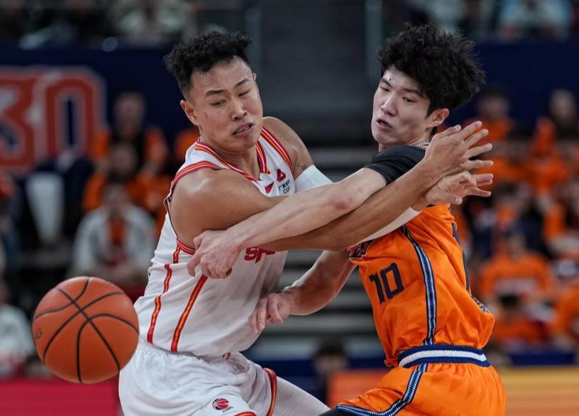 上海男篮102-68狂胜深圳34分！5大事实太扎心：本土阵容深度碾压，外援磨合超