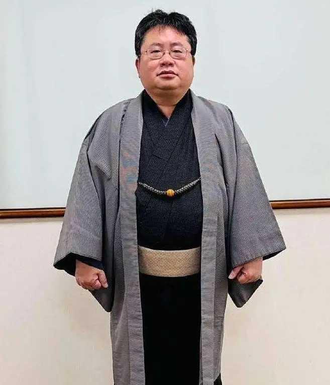 高市早苗疯狂反华，背后竟是两个中国败类在出谋划策！为高市早苗出谋划策的两个中国败