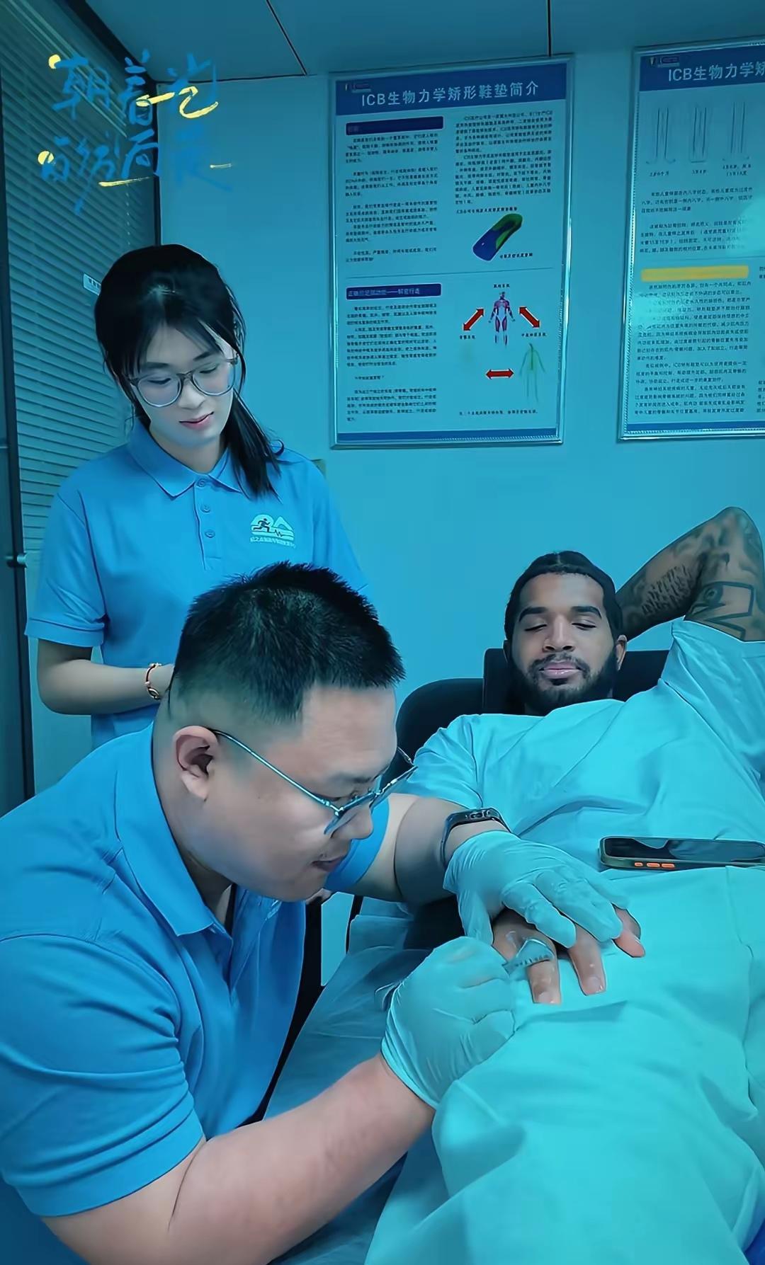 山东男篮比较现实的目标是保住前八名，这样在首轮淘汰赛中能够获得一个主场优势。