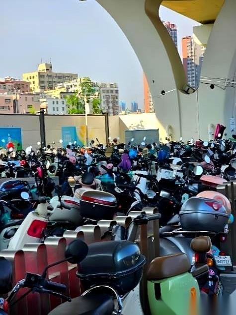 深圳禁摩后遗症：600万电动车横空出世，管理难题如何破局？深圳当年为了“安全