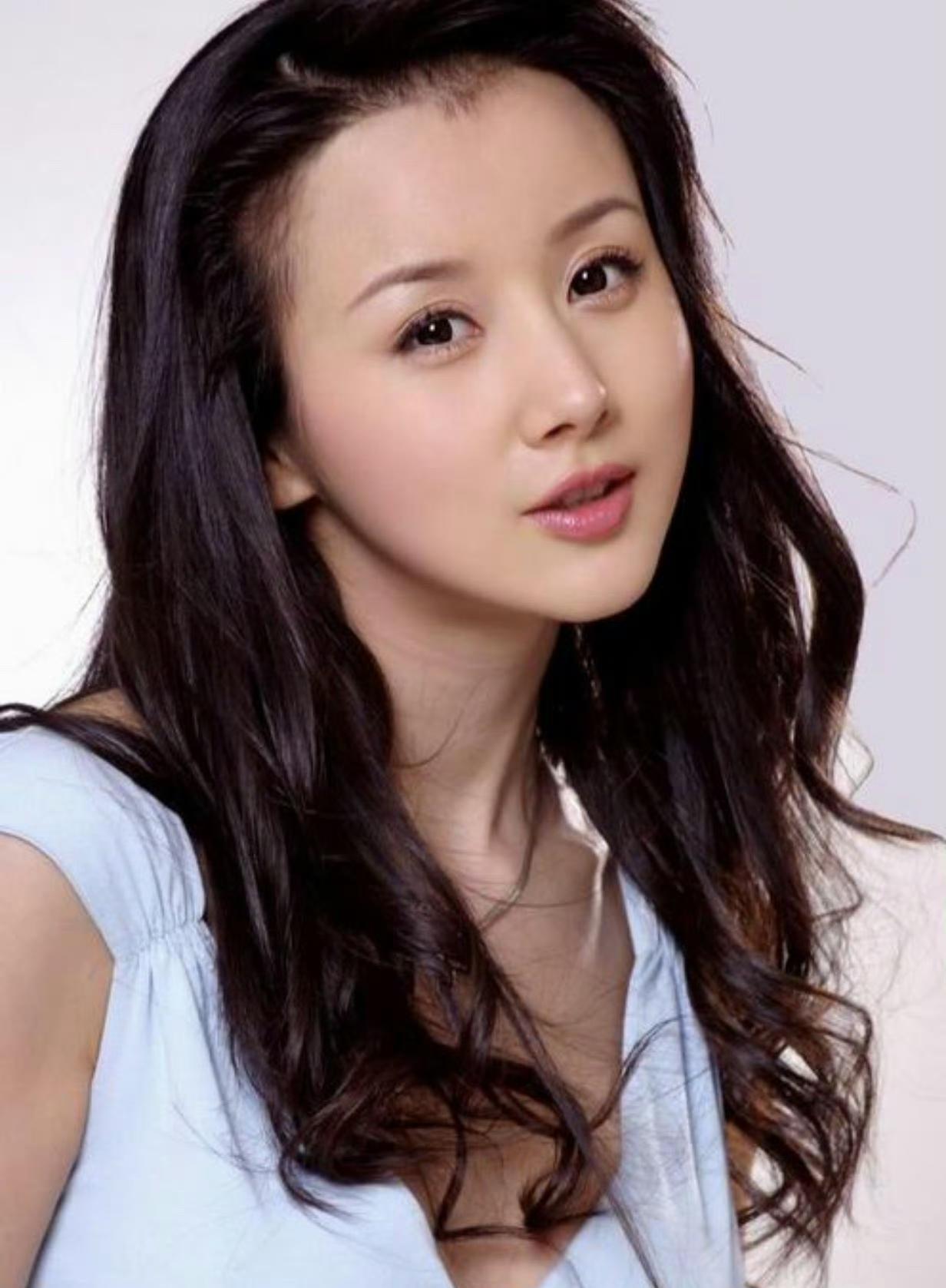 #孙菲菲官宣离婚#孙菲菲一句“我离婚了现在很好”，干脆利落官宣离婚消息，文末