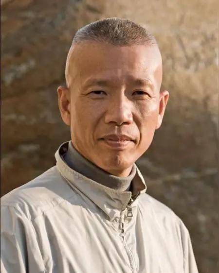 还真是“钱能通神”啊。蔡国强在喜马拉雅那事儿，县长被约谈，品牌方挨骂，一