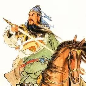 从《三国志》到《三国演义》：关羽兵器的千年误会：关羽那把青龙偃月刀，重八十二斤，