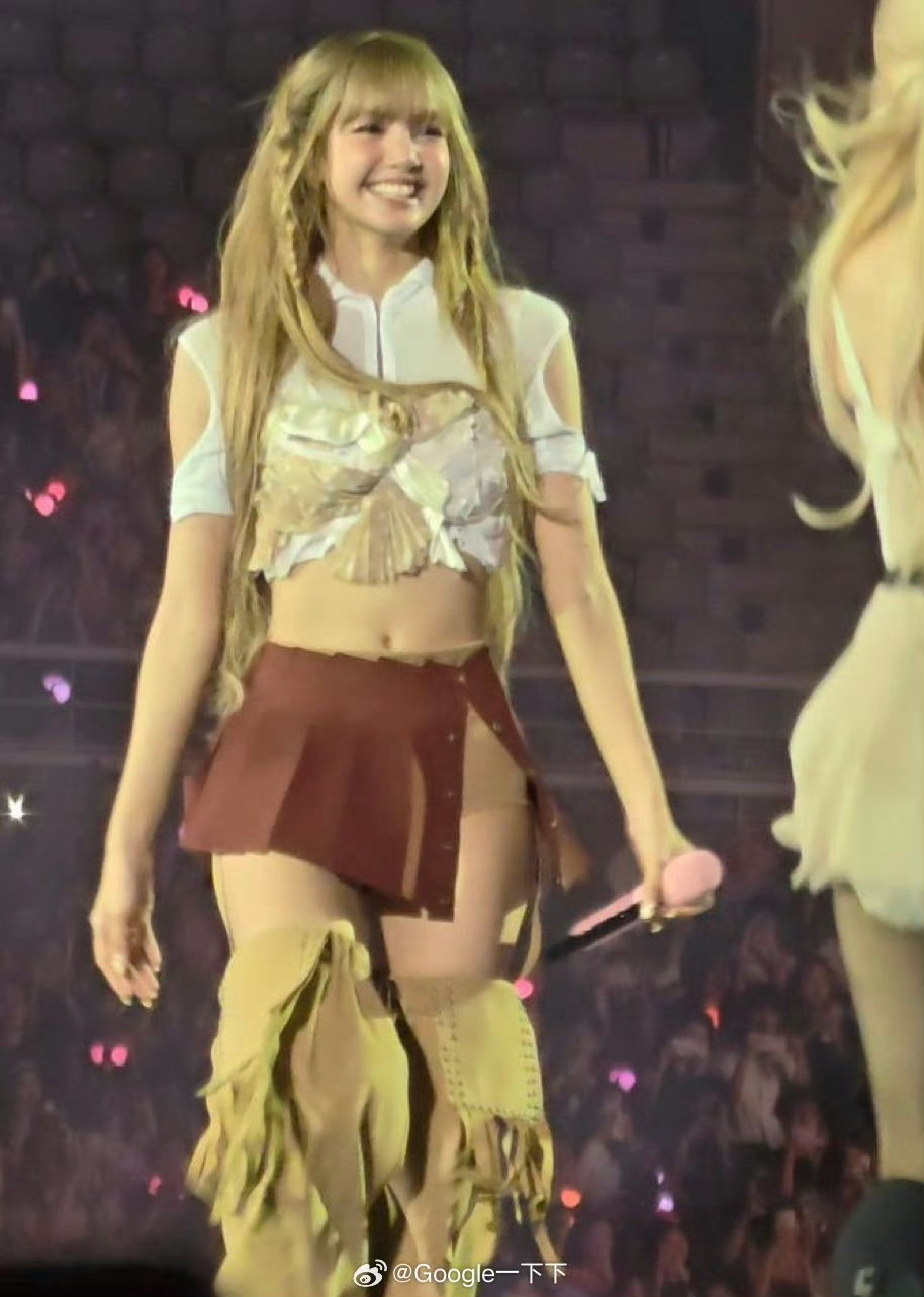 Lisa此女真的封神了就这个Lisa美翻了​​​