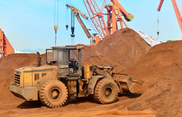 日本经济大臣小野田纪美急了，因为中国稀土出口下降，直接跳出来喊“经济胁迫”。